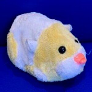 Zhu Zhu Pet Pipsqueek Hamster Yellow/White Unique Sounds Chatter